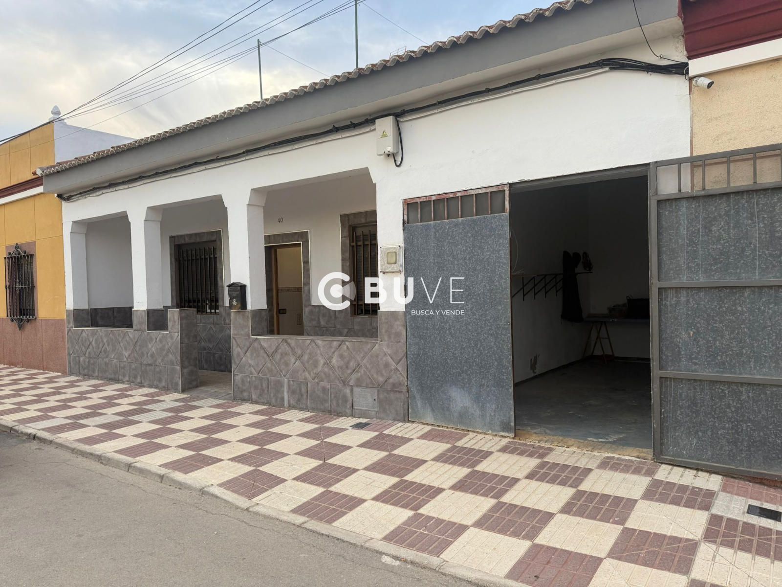 Vista exterior de Casa adosada en venda en Isla Mayor amb Aire condicionat, Calefacció i Traster