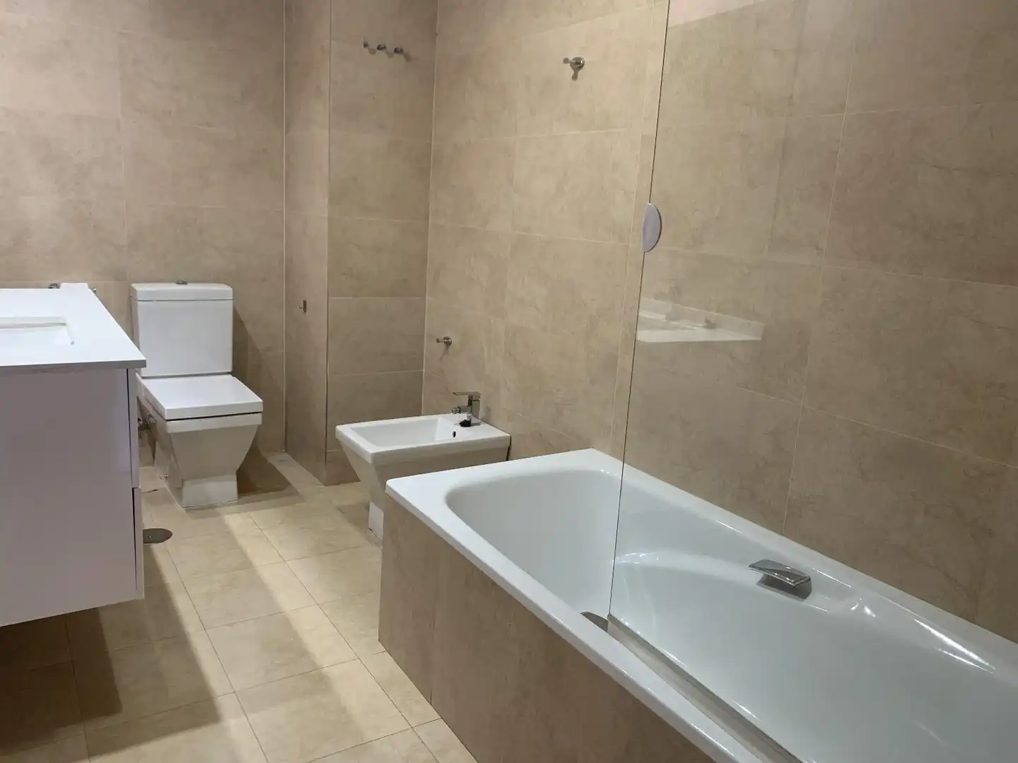 Bathroom of Flat for rent in Granada  with Air Conditioner, Heating and Terrace