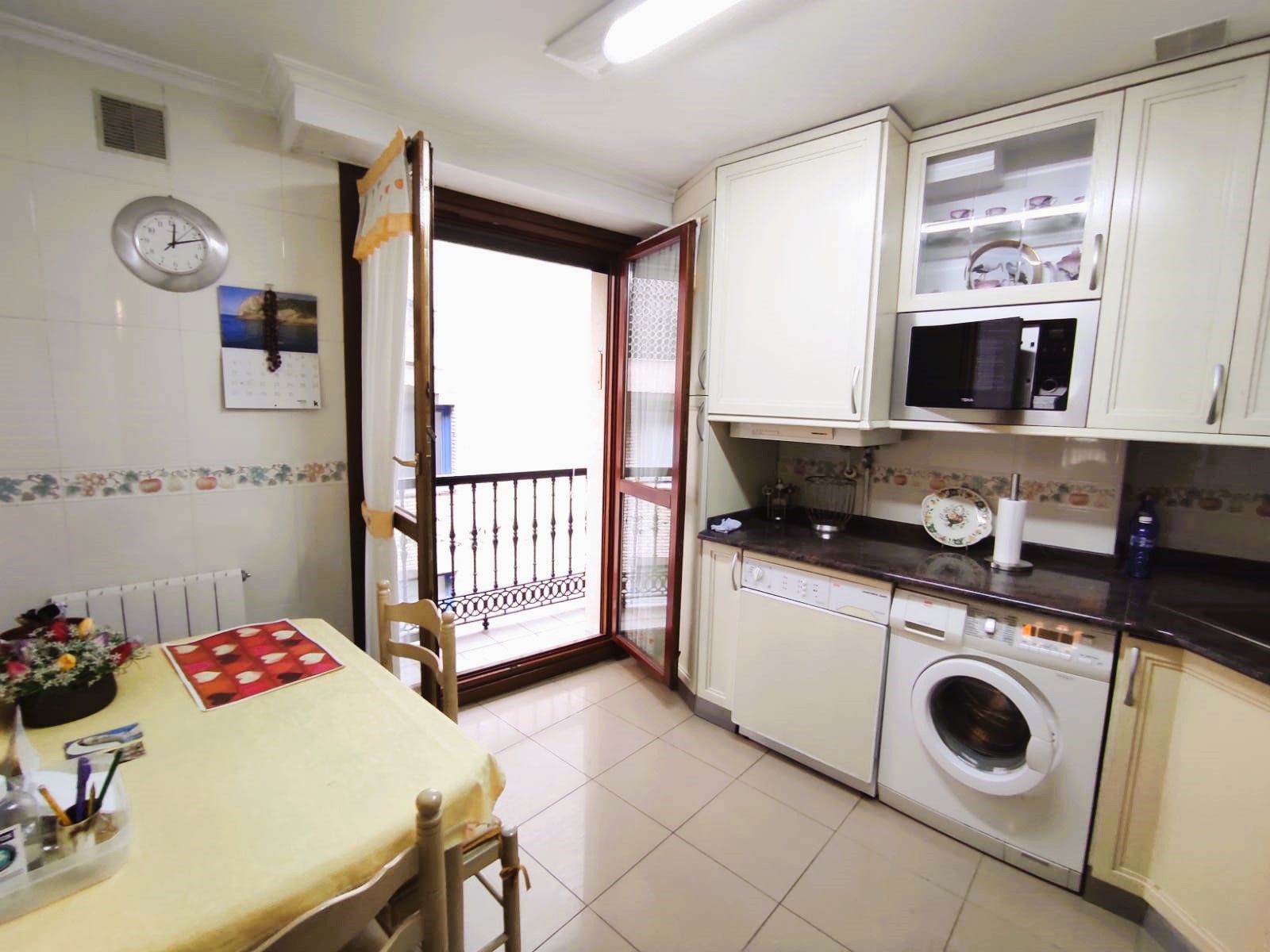 Kitchen of Flat for sale in Eibar  with Heating, Parquet flooring and Oven