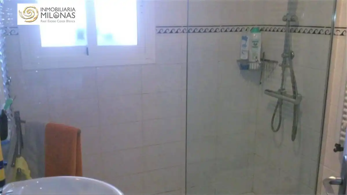 Bany de Casa o xalet en venda en Benidorm amb Aire condicionat, Calefacció i Jardí privat