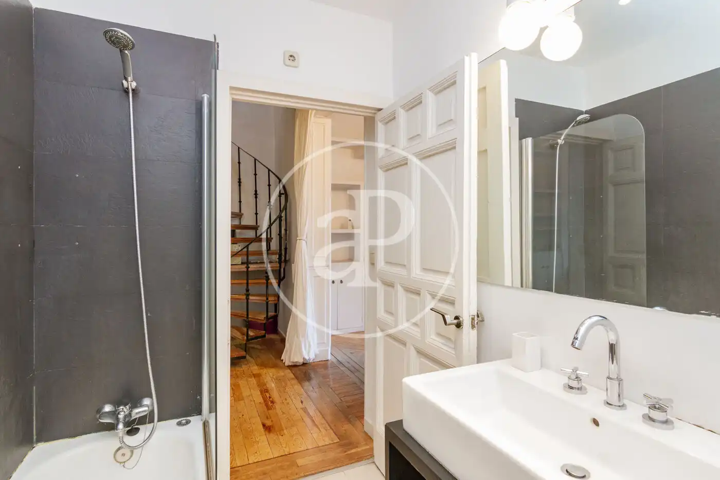 Baño de Piso en venta en Madrid con Aire acondicionado, Calefacción y Balcón