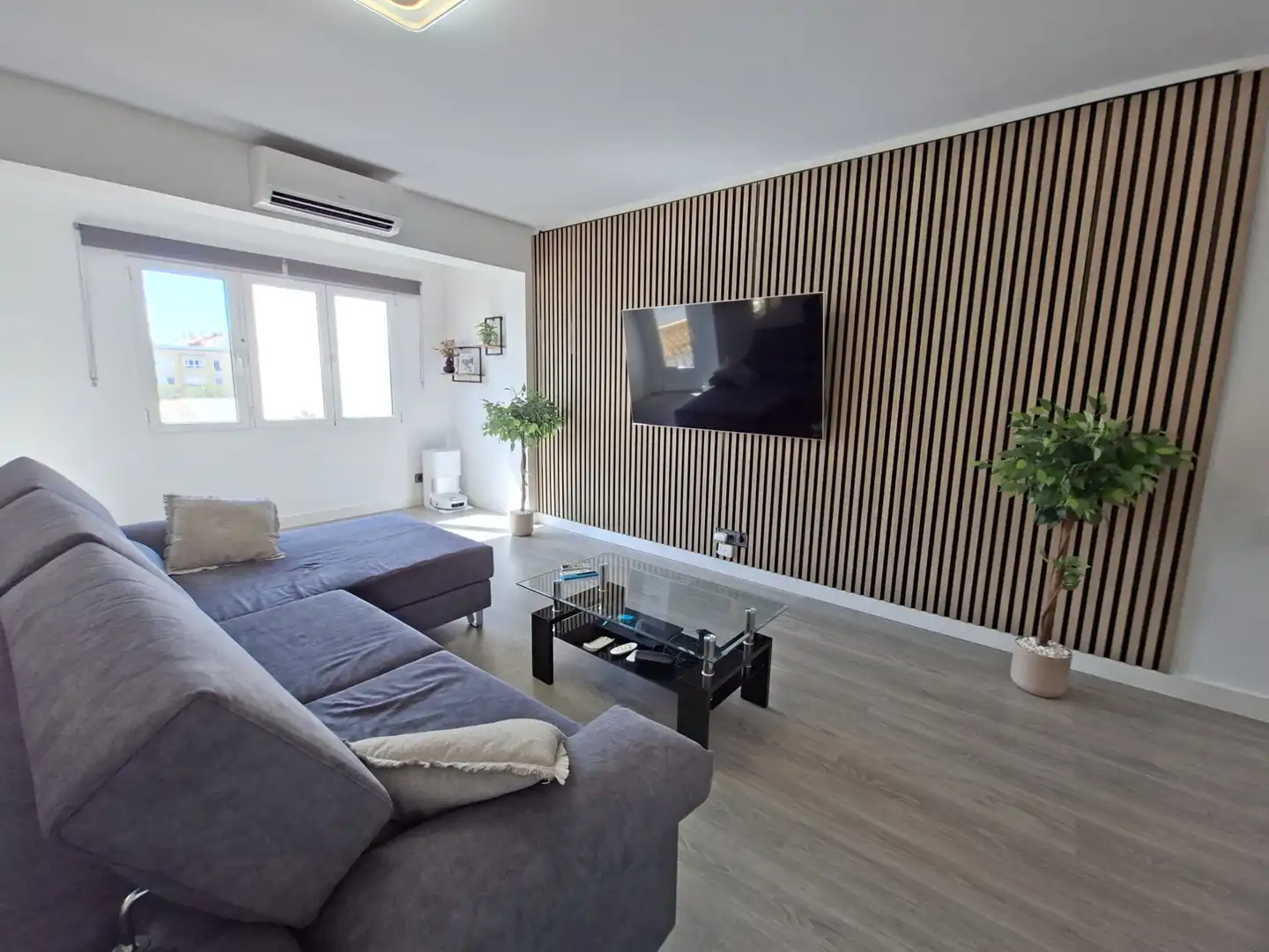 Living room of Flat for sale in Maó - Mahón  with Air Conditioner, Furnished and Balcony