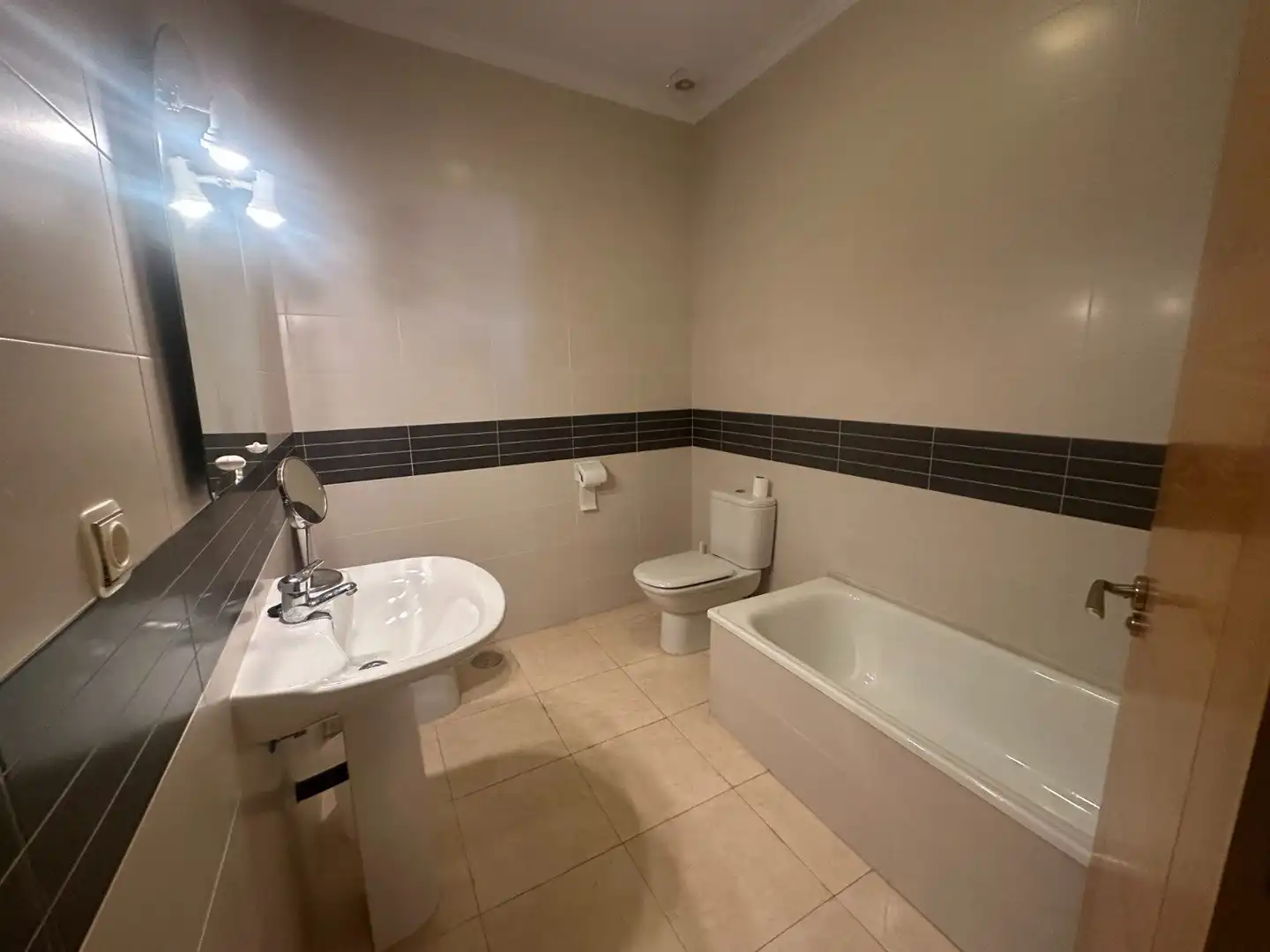 Bany de Apartament en venda en Jacarilla amb Moblat i Balcó