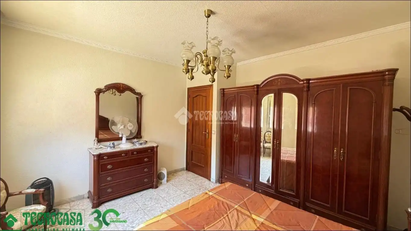 Dormitori de Casa adosada en venda en Alcázar de San Juan amb Calefacció, Jardí privat i Terrassa