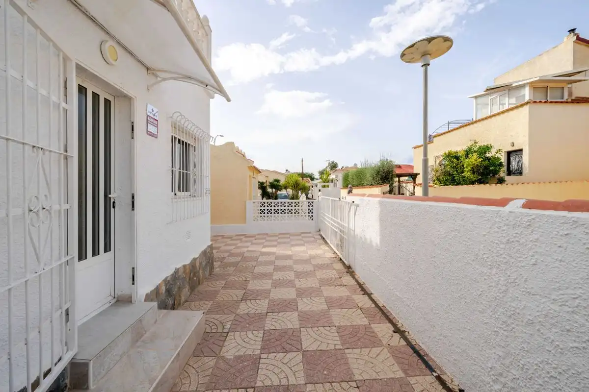 Vista exterior de Casa o chalet de alquiler en Elche / Elx con Aire acondicionado, Calefacción y Jardín privado