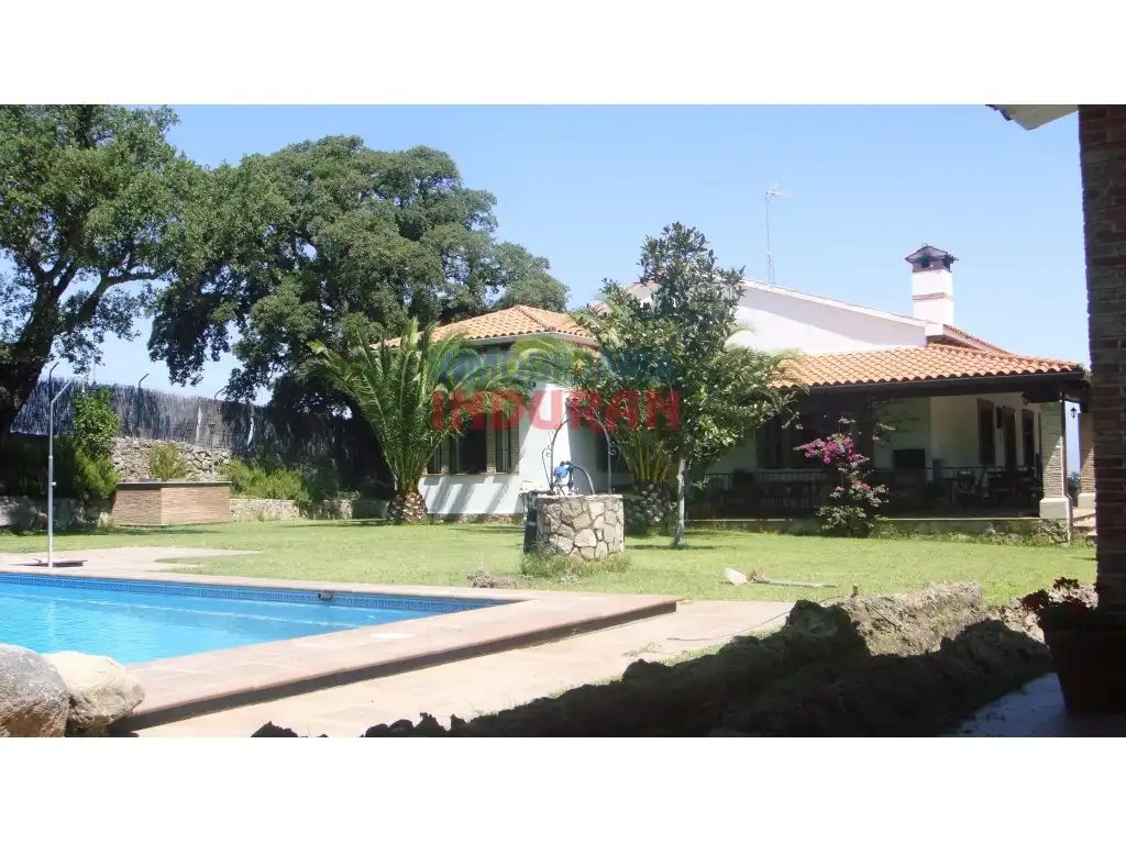 Casa rústica en venda a Navalmoral de la Mata