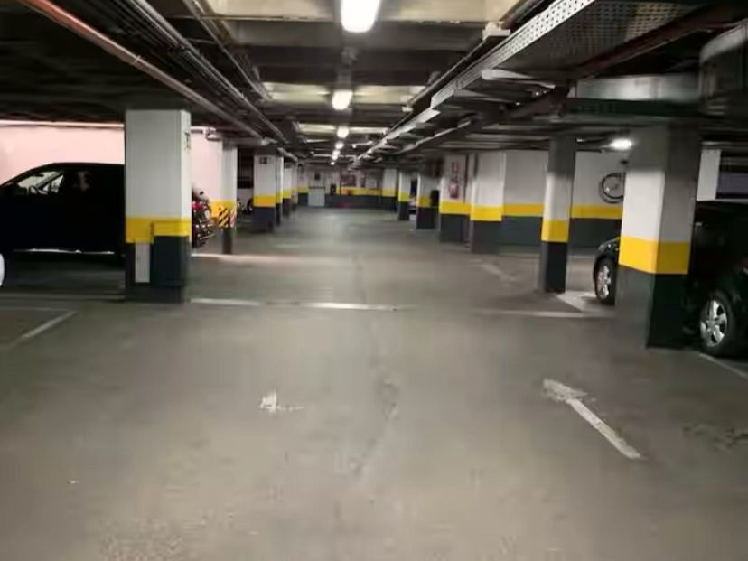 Garatge de lloguer a Calle de La Silvina, 13, San Fermín