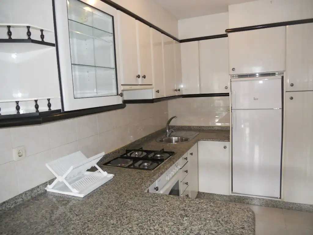 Cocina de Piso en venta en Ames con Calefacción, Trastero y Amueblado