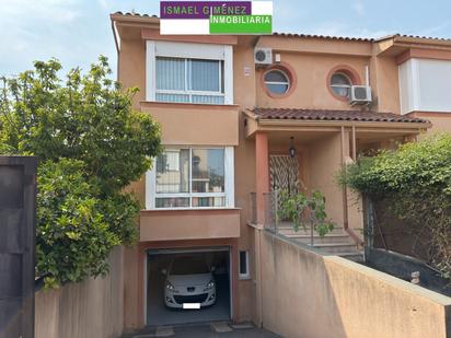 Vista exterior de Casa adosada en venda en Náquera amb Calefacció, Jardí privat i Terrassa