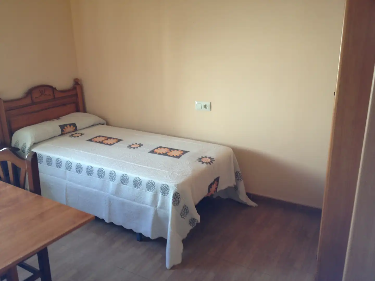 Dormitori de Pis de lloguer en Salamanca amb Calefacció, Parquet i Moblat