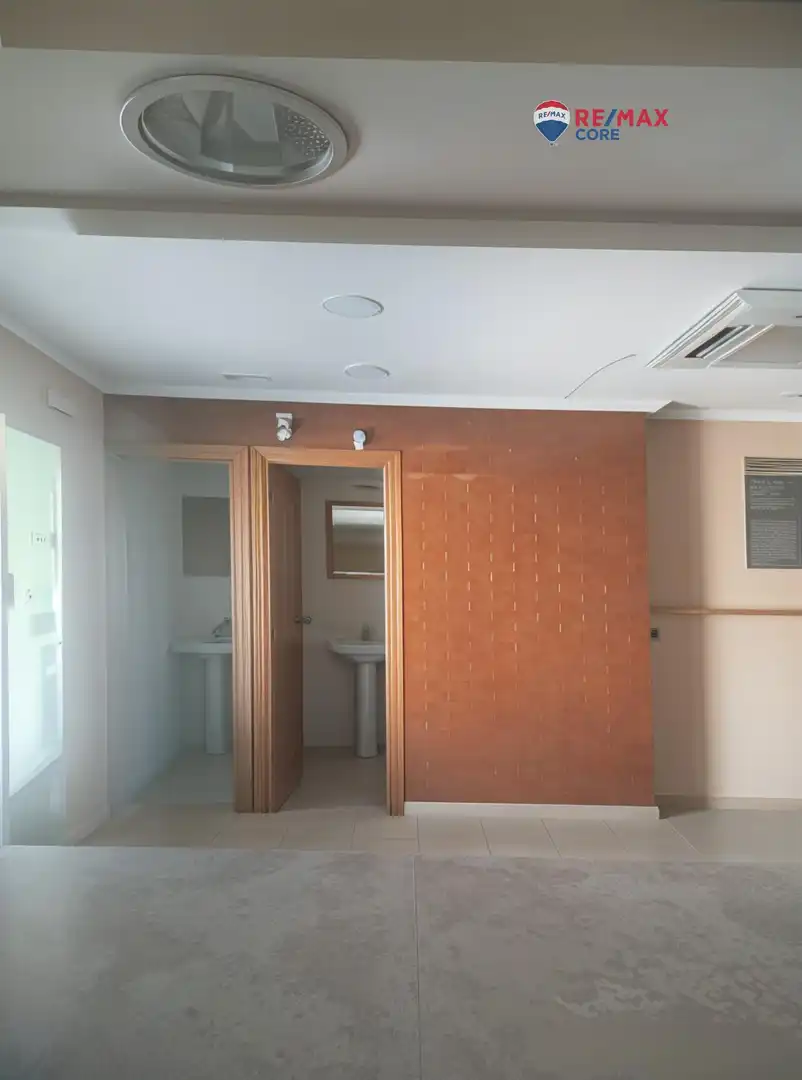 Baño de Local en venta en Cáceres