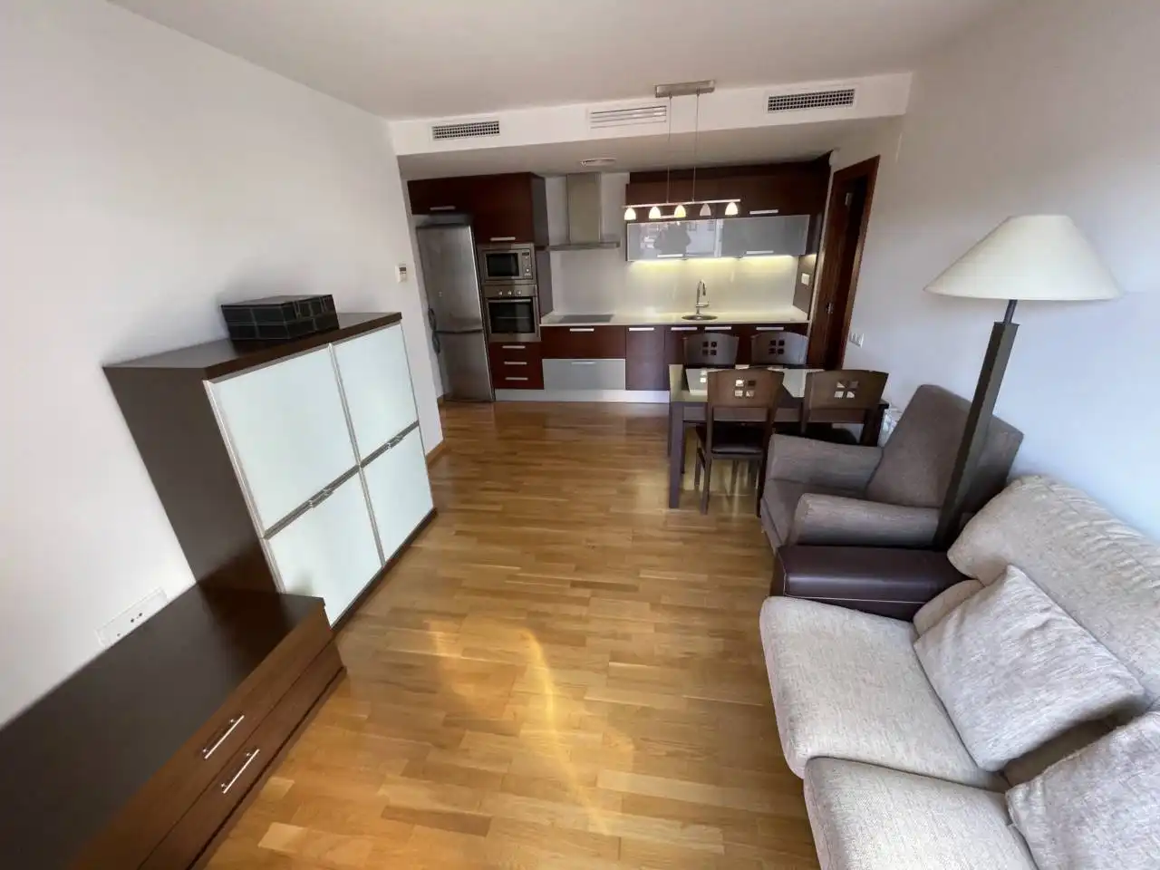 Flat for rent in Calle MIQUEL CASAS, Barri del Centre