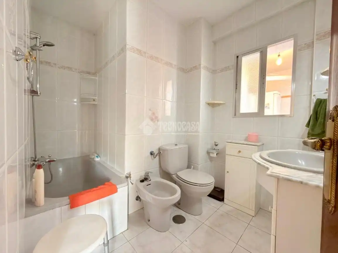 Baño de Piso en venta en Madrid con Calefacción, Parquet y Terraza