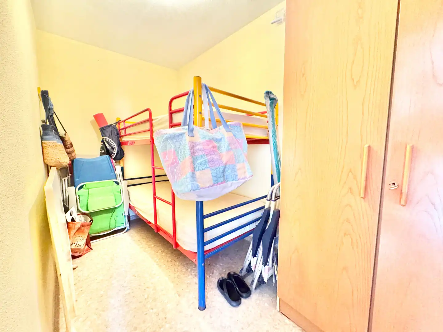 Dormitori de Apartament de lloguer en Canet d'En Berenguer amb Aire condicionat, Terrassa i Moblat