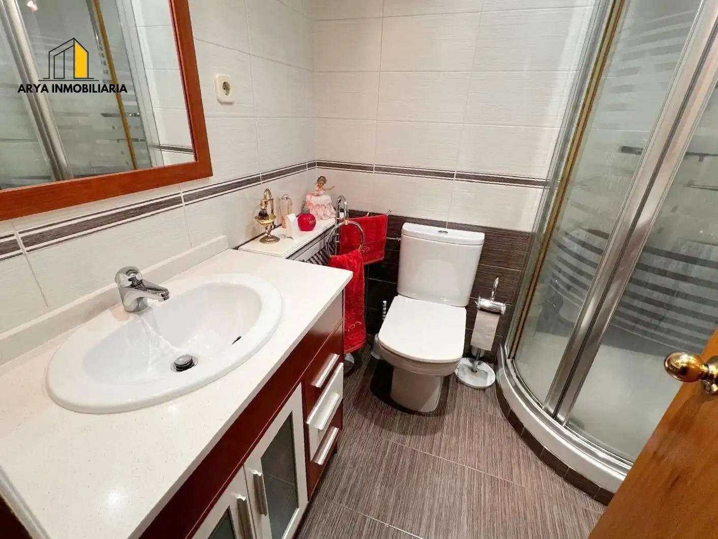 Badezimmer von Einfamilien-Reihenhaus zum Verkauf in Torrejón de Ardoz mit Klimaanlage, Heizung und Terrasse