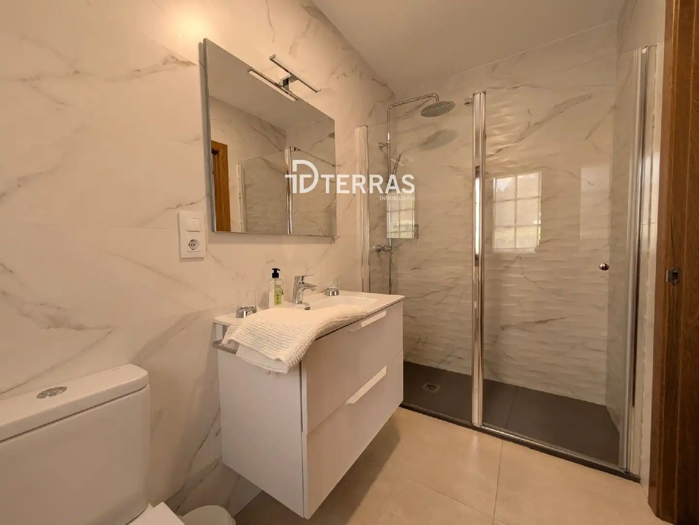 Bany de Casa o xalet en venda en Barro amb Calefacció, Jardí privat i Traster