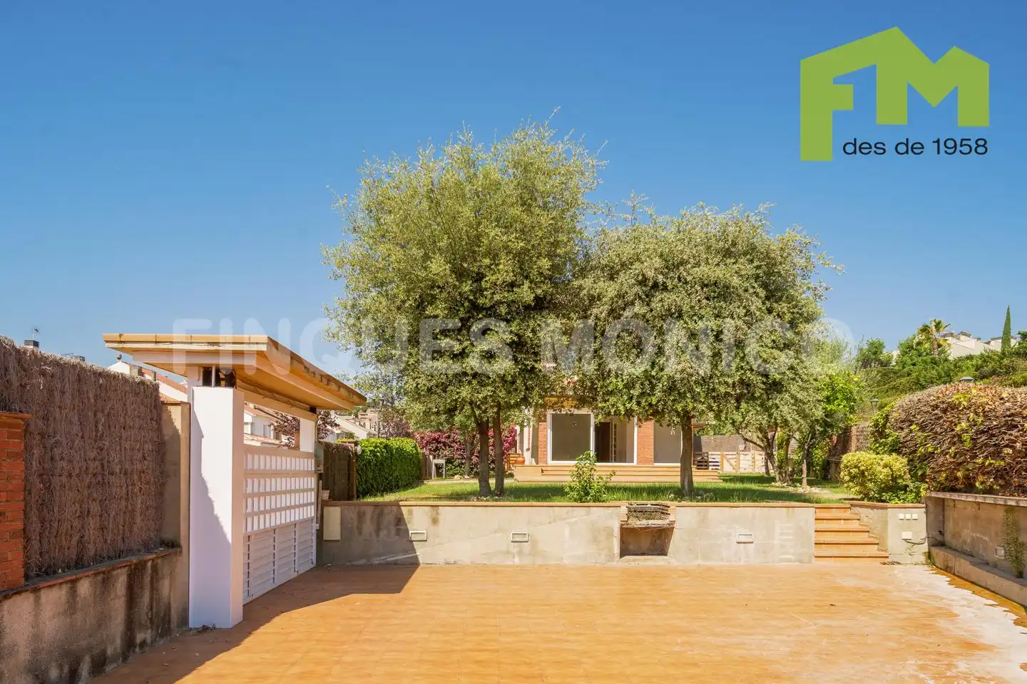 Vista exterior de Casa o chalet en venta en Teià con Calefacción, Jardín privado y Terraza
