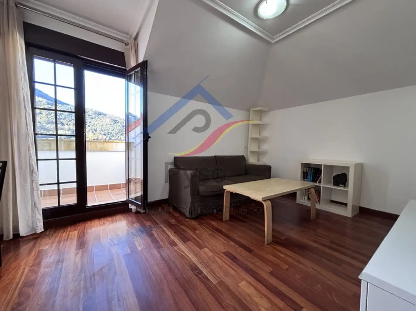 Sala d'estar de Àtic en venda en Limpias amb Calefacció, Parquet i Traster