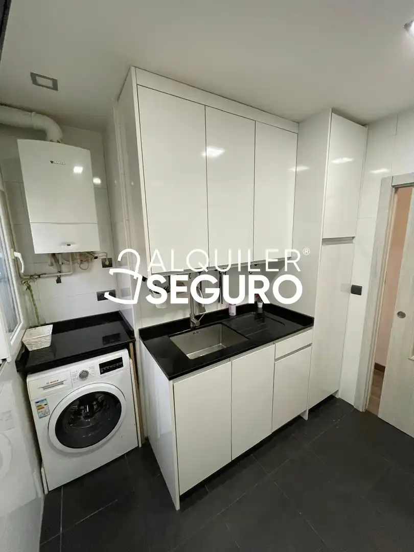 Kitchen of Flat for rent in Madrid  with Air Conditioner and Heating