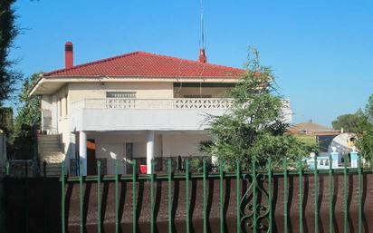 Exterior view of House or chalet for sale in Yuncler