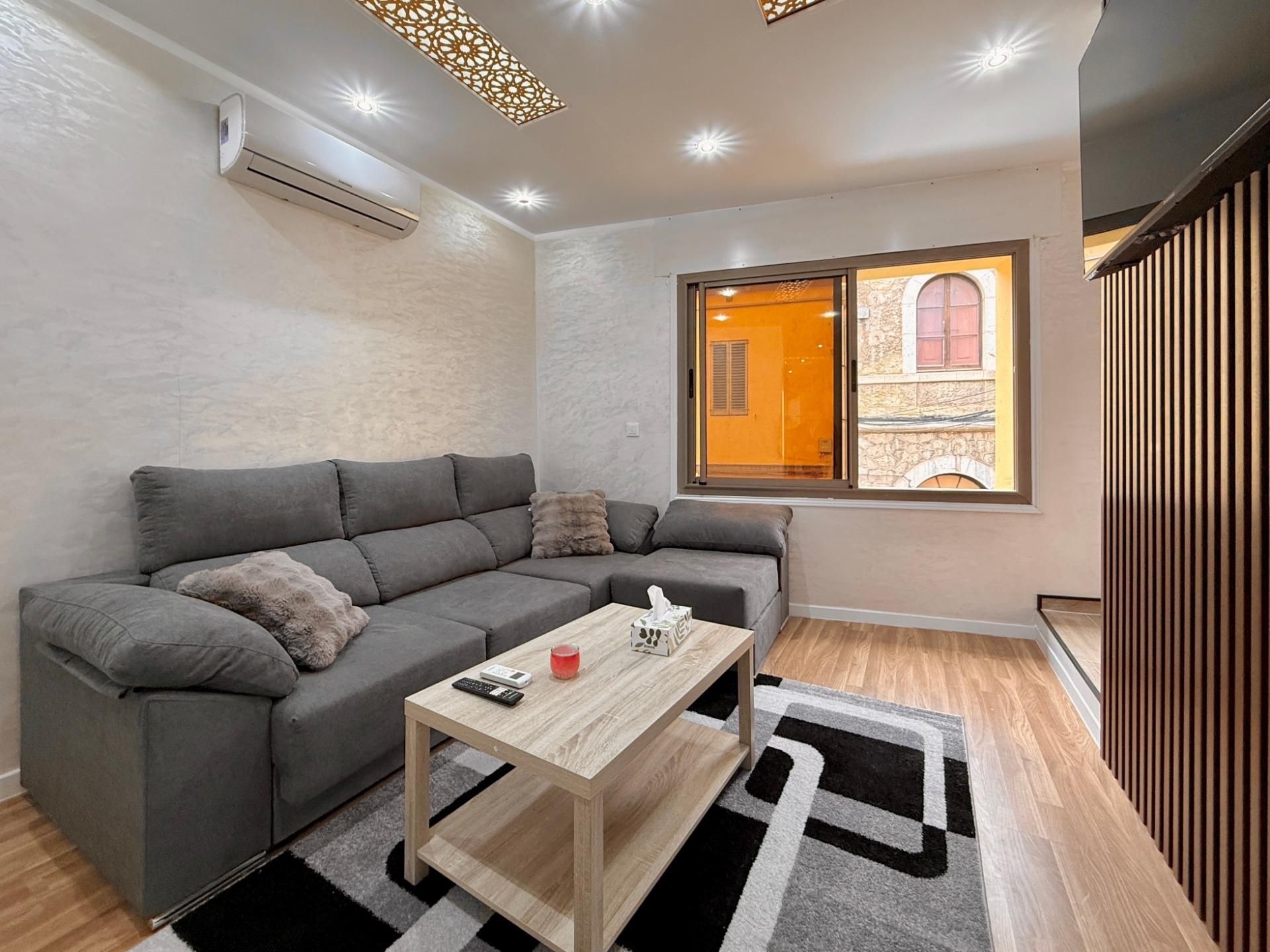 Living room of Single-family semi-detached for sale in Figueres  with Air Conditioner and Terrace