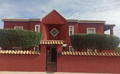 Vista exterior de Casa o xalet en venda en La Nucia amb Aire condicionat, Terrassa i Piscina