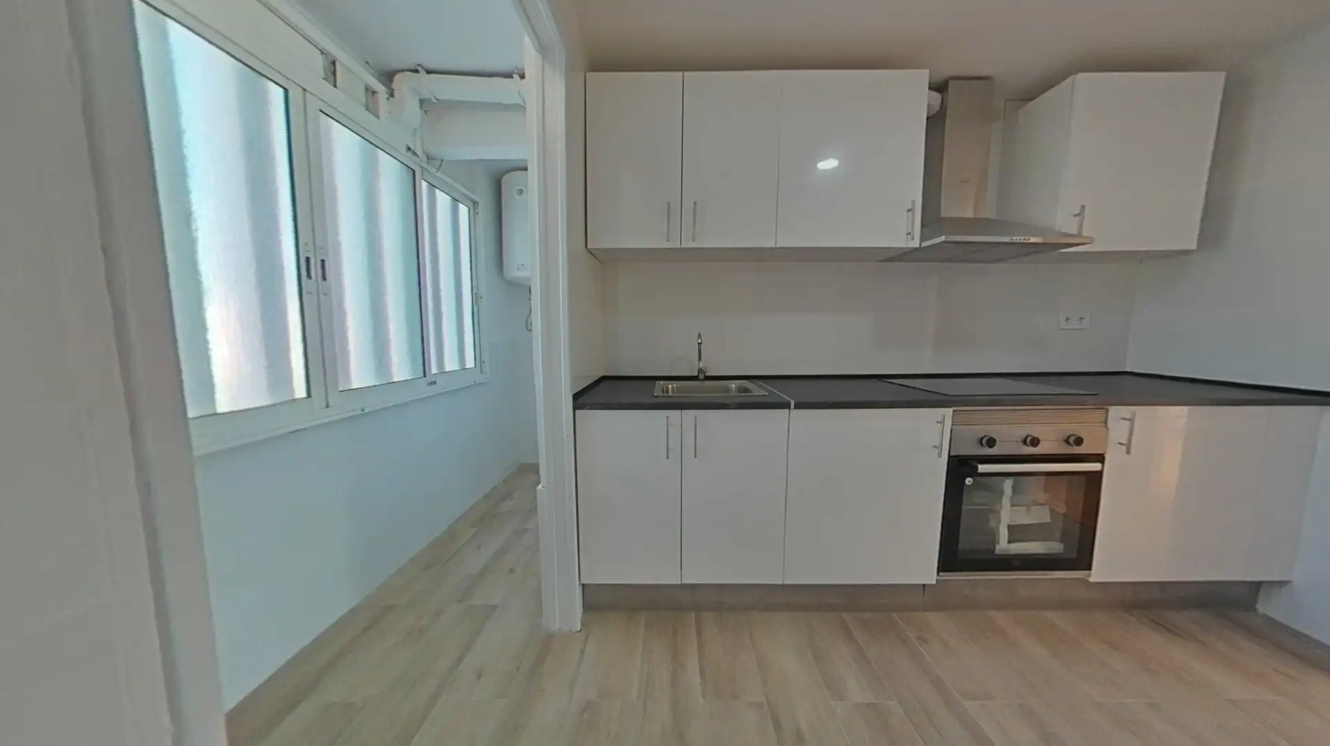 Cocina de Piso en venta en L'Hospitalet de Llobregat con Parquet