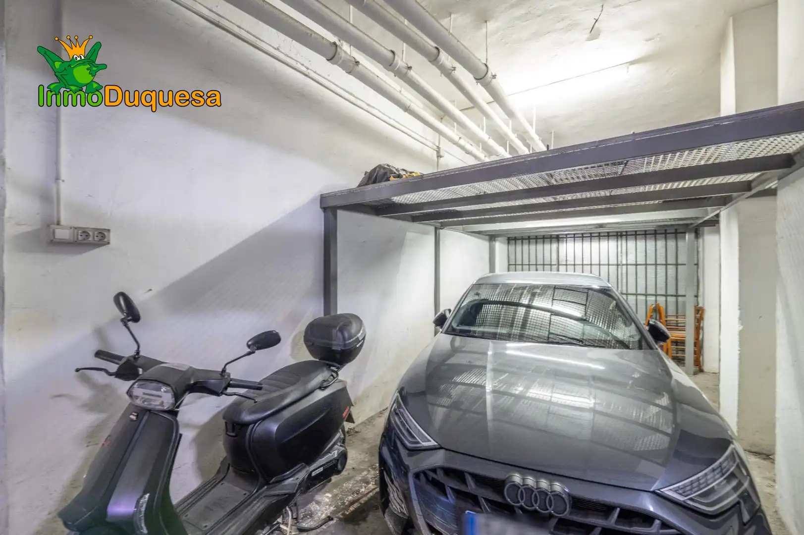 Parking of Flat for sale in Granada  with Air Conditioner and Heating