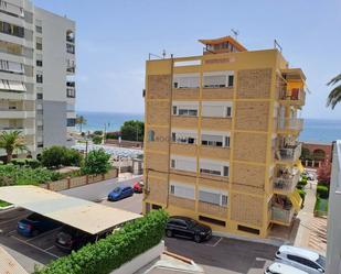 Vista exterior de Apartament en venda en Benicasim / Benicàssim amb Terrassa i Piscina comunitària