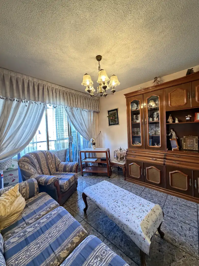 Sala de estar de Piso en venta en Madrid con Calefacción, Terraza y Amueblado