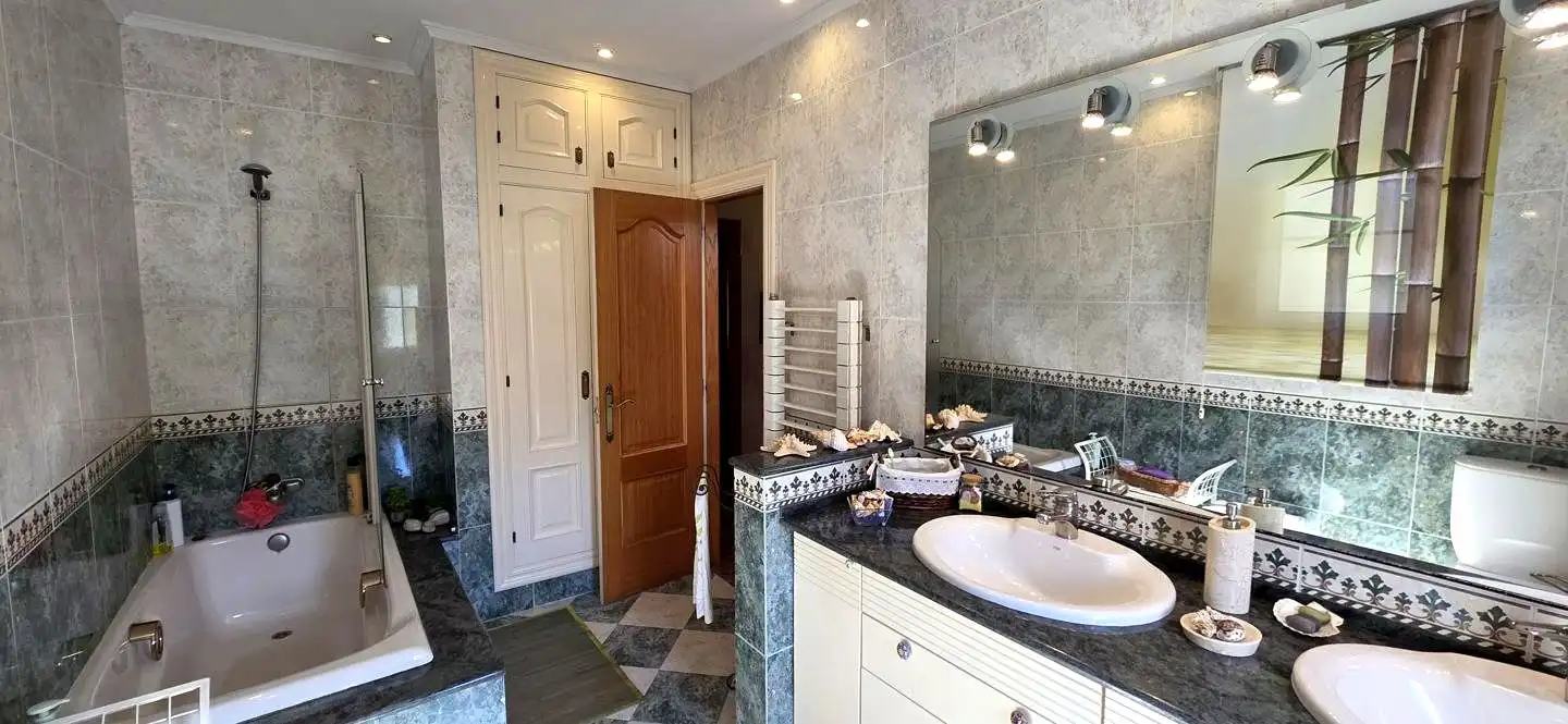 Bathroom of Houses for sale in Valdés - Luarca  with Heating, Private garden and Parquet flooring