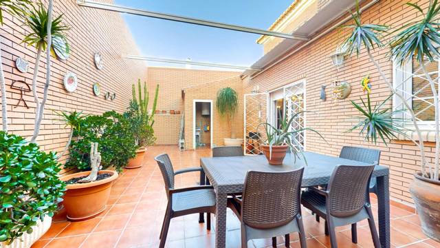 Casa-chalet en Venta en Calle INSTINCION, 8 en San Luis