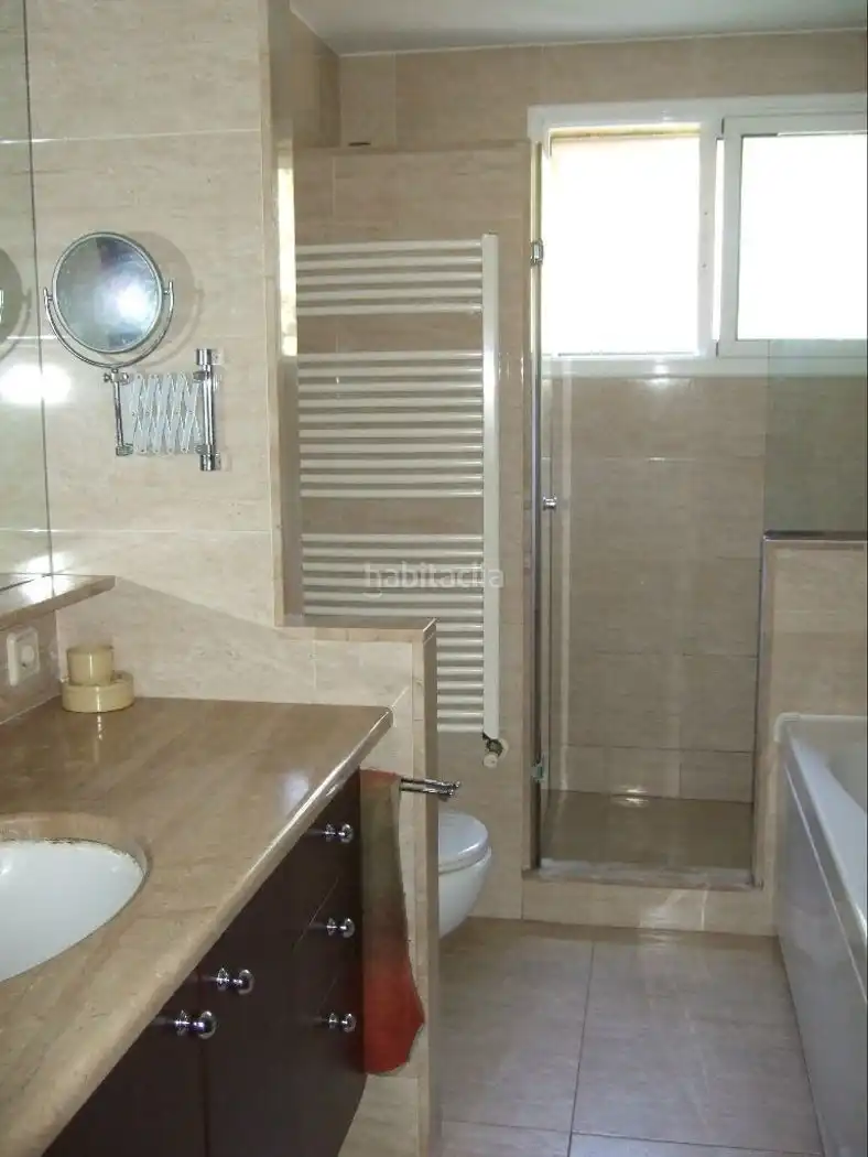 Bany de Casa o xalet en venda en Mataró amb Calefacció, Jardí privat i Terrassa