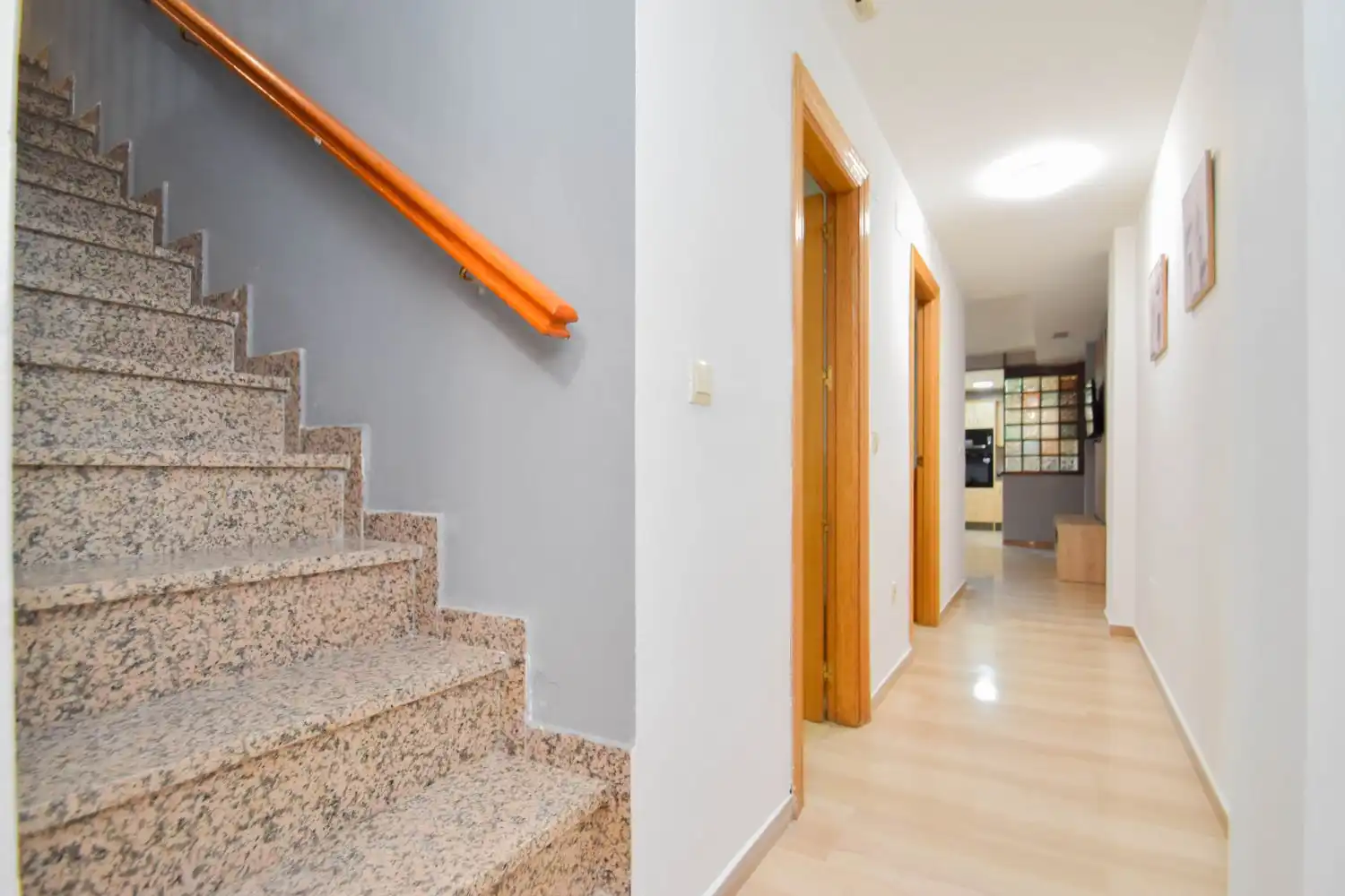 Dúplex en venta en Cúllar Vega con Terraza, Trastero y Amueblado