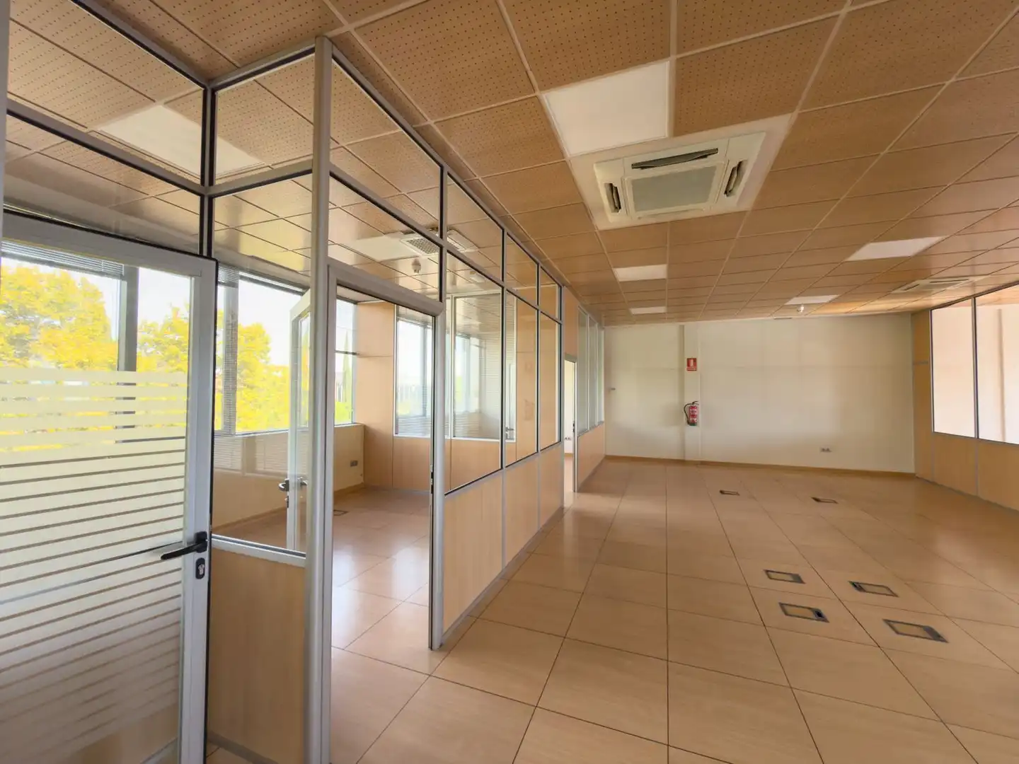 Gemischtgenutztes Gebäude zum Verkauf in Montserrat - Parque Empresarial, imagen 11