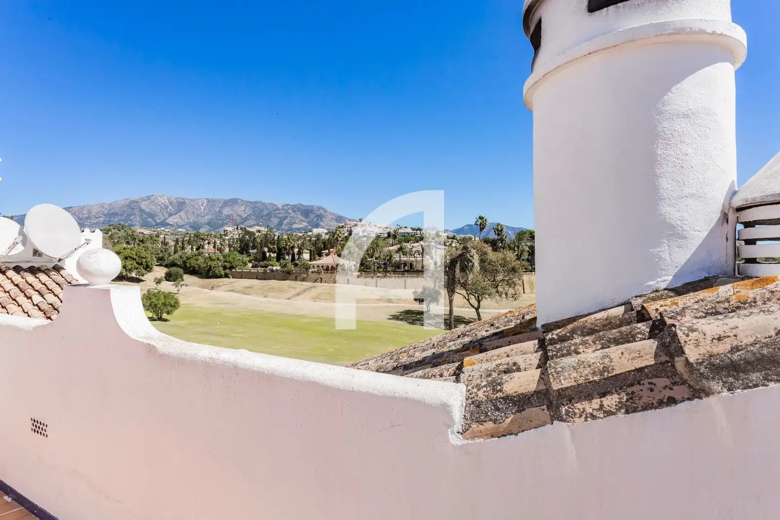 Vista exterior de Ático en venta en Mijas con Aire acondicionado, Calefacción y Terraza