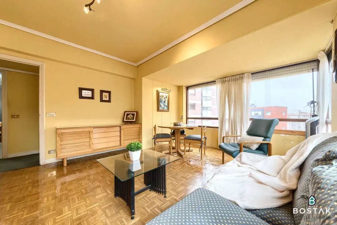 Sala d'estar de Pis en venda en Bilbao  amb Calefacció, Jardí privat i Traster