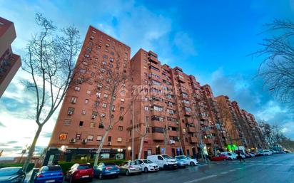 Vista exterior de Pis en venda en  Madrid Capital amb Calefacció, Parquet i Terrassa