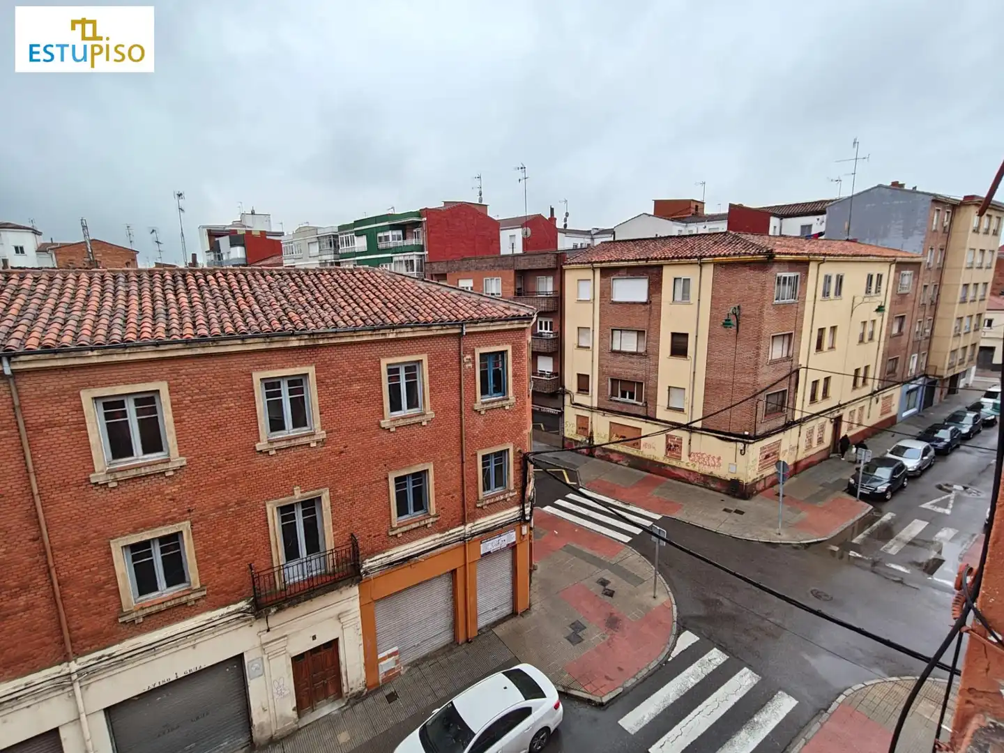 Vista exterior de Pis en venda en León Capital  amb Calefacció i Moblat