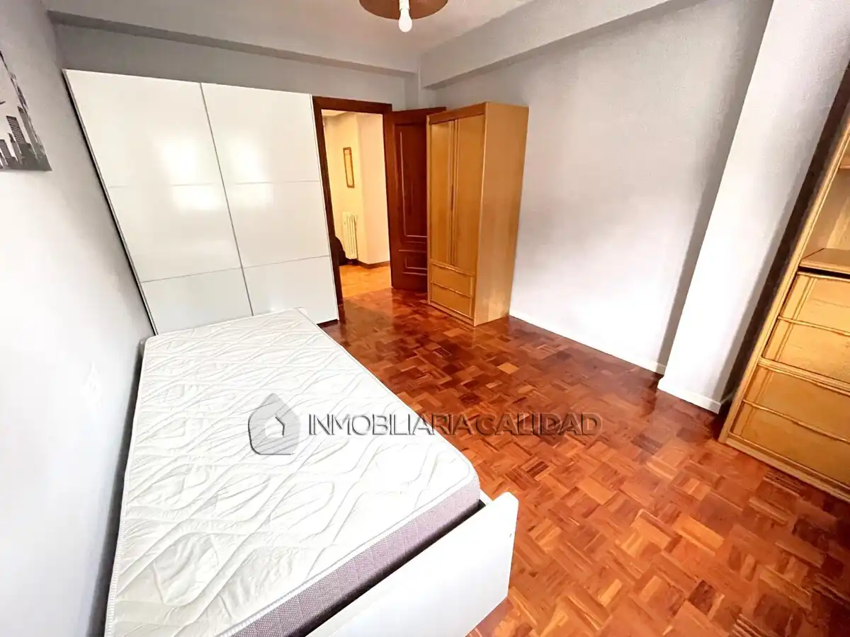Bedroom of Flat for rent in Burgos  with Heating and Furnished