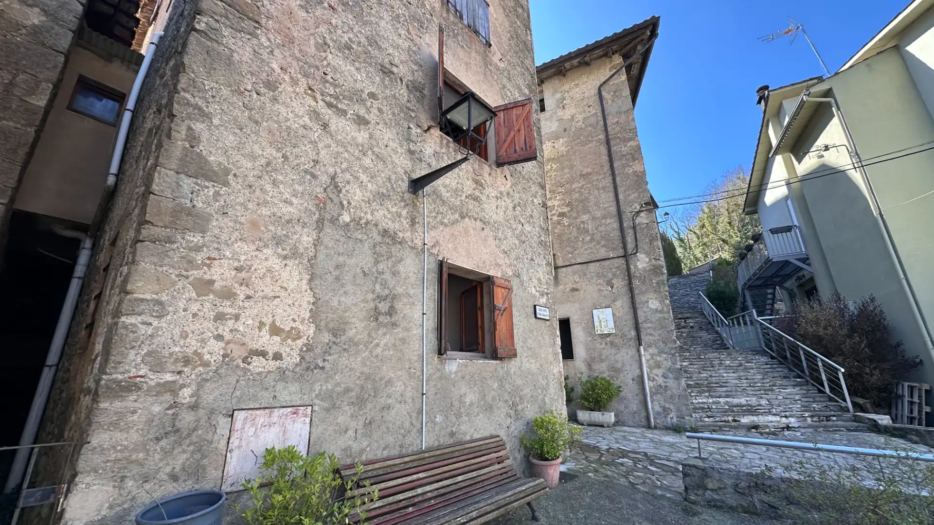 Vista exterior de Casa adosada en venda en Vidrà amb Traster, Moblat i Forn