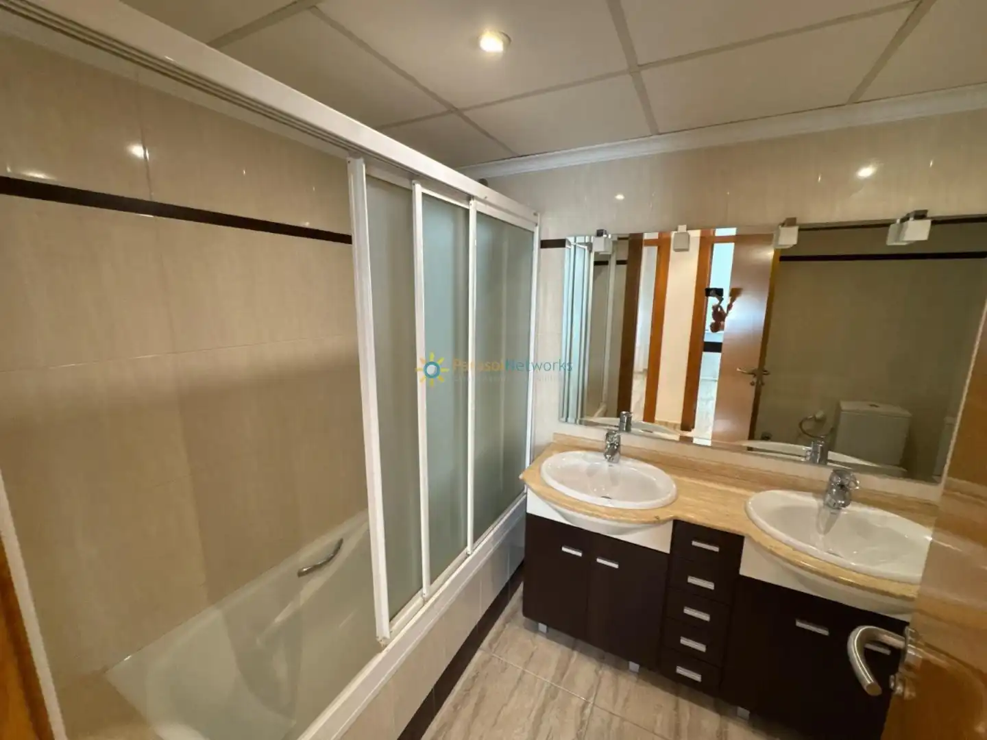 Bathroom of Flat for rent in Oliva  with Balcony