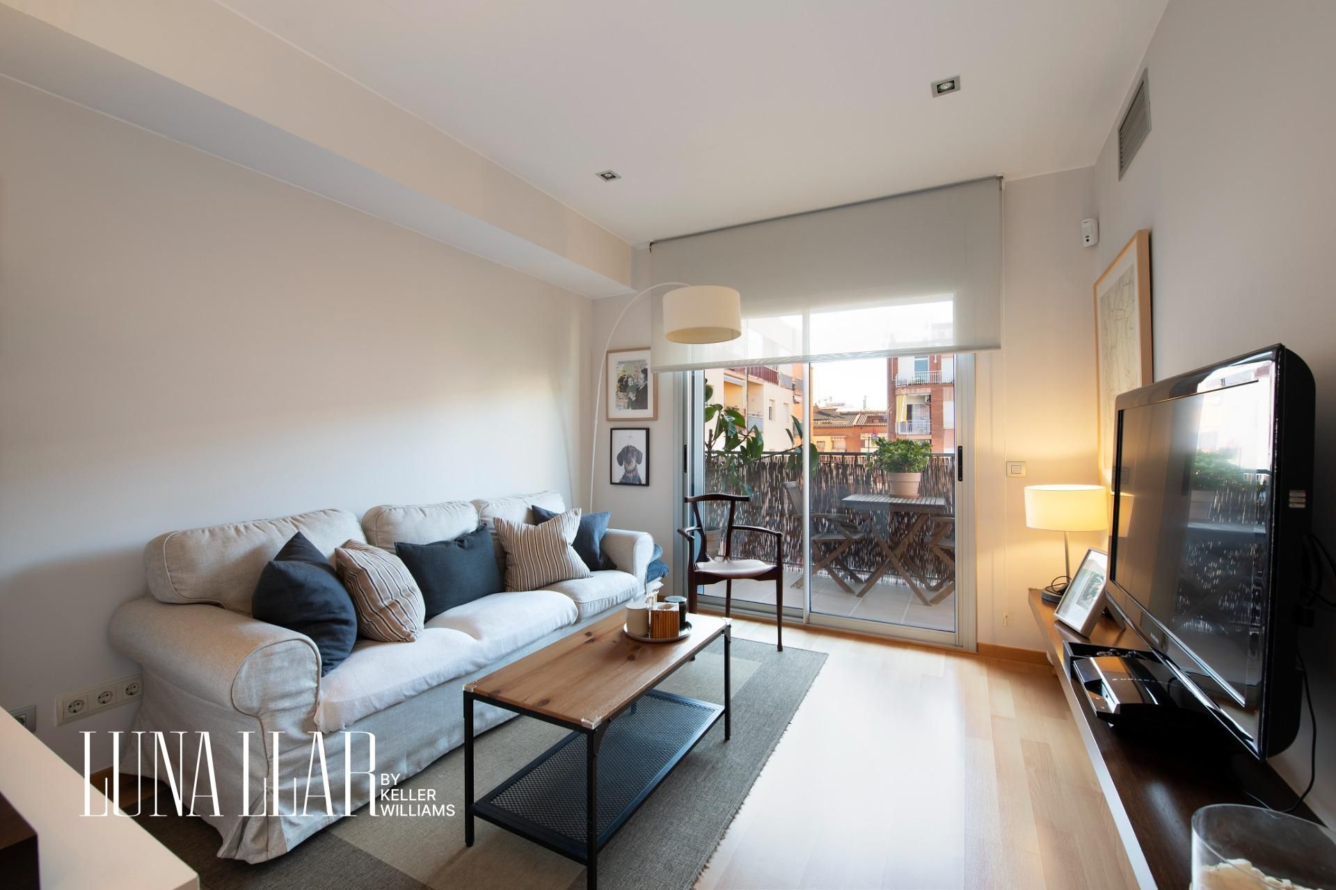 Sala d'estar de Dúplex en venda en Castelldefels amb Parquet, Terrassa i Balcó