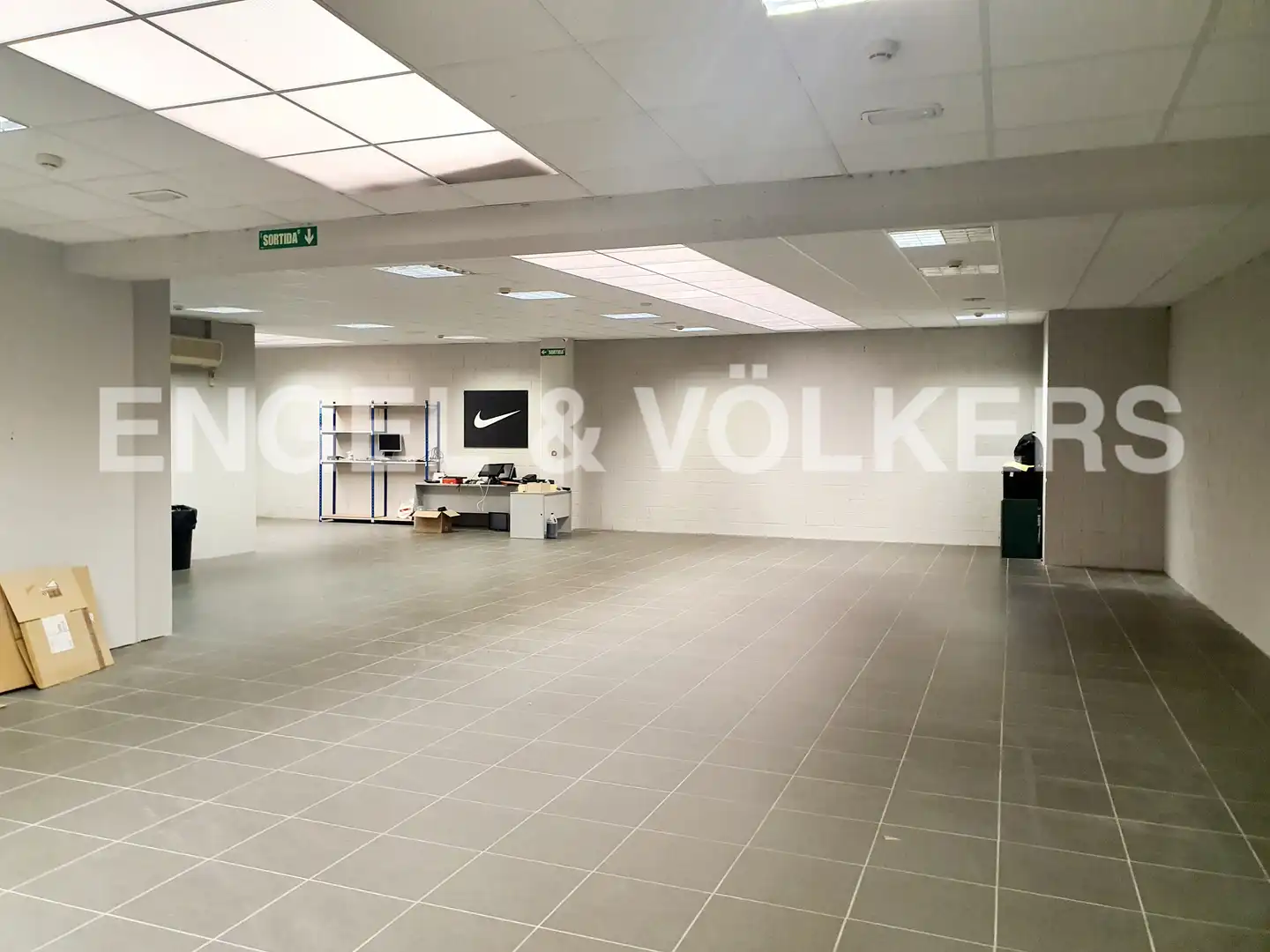 Nau industrial en venda en Cornellà de Llobregat