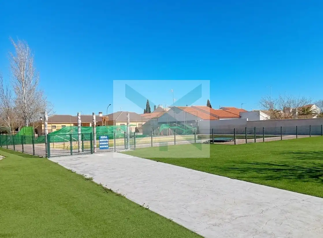 Vista exterior de Casa o chalet en venta en Orgaz con Calefacción, Jardín privado y Terraza