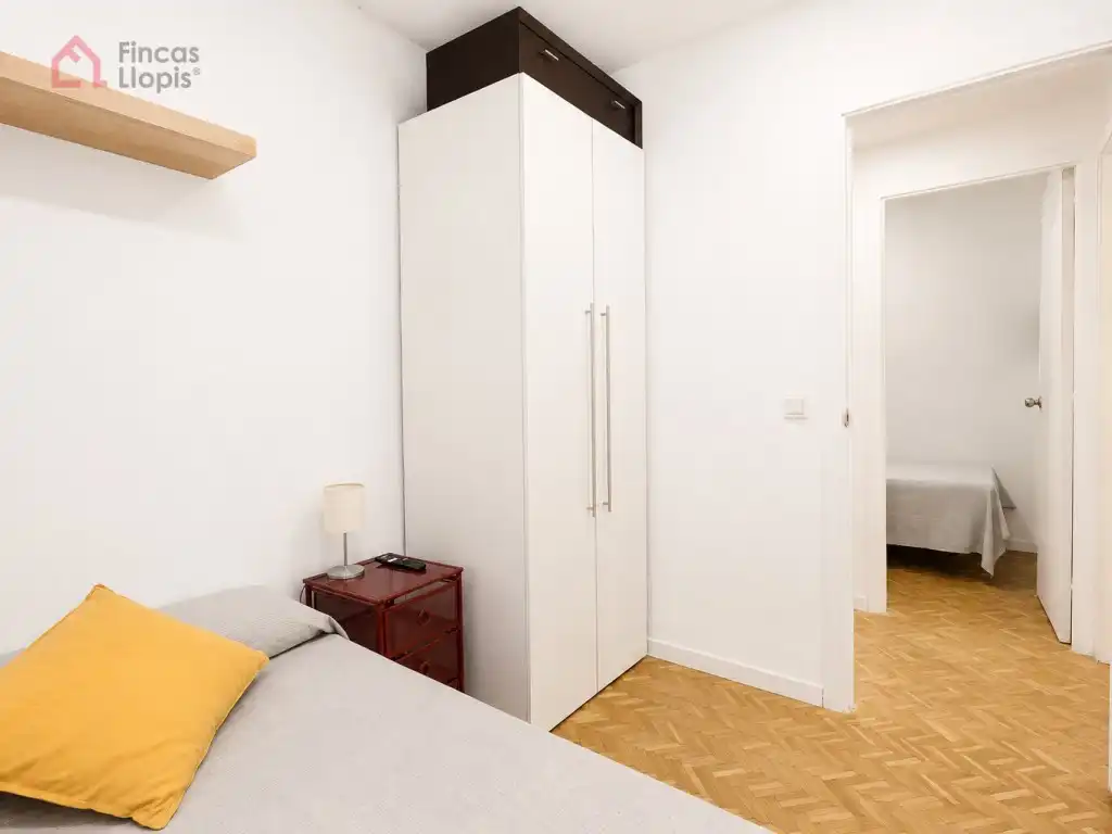 Habitación de Piso en venta en Barcelona con Balcón y Internet