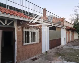 Vista exterior de Casa adosada en venda en Talavera de la Reina