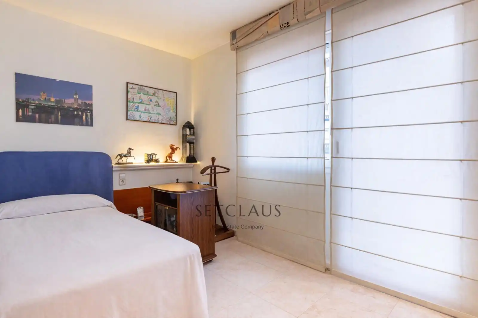 Schlafzimmer von Dachboden zum Verkauf in Badalona mit Heizung, Terrasse und Alarm