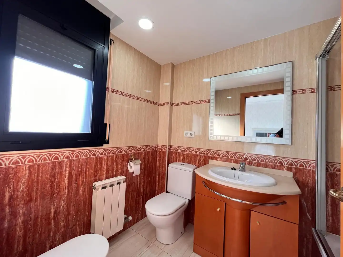 Baño de Casa adosada en venta en Vilanova i la Geltrú con Calefacción, Jardín privado y Terraza