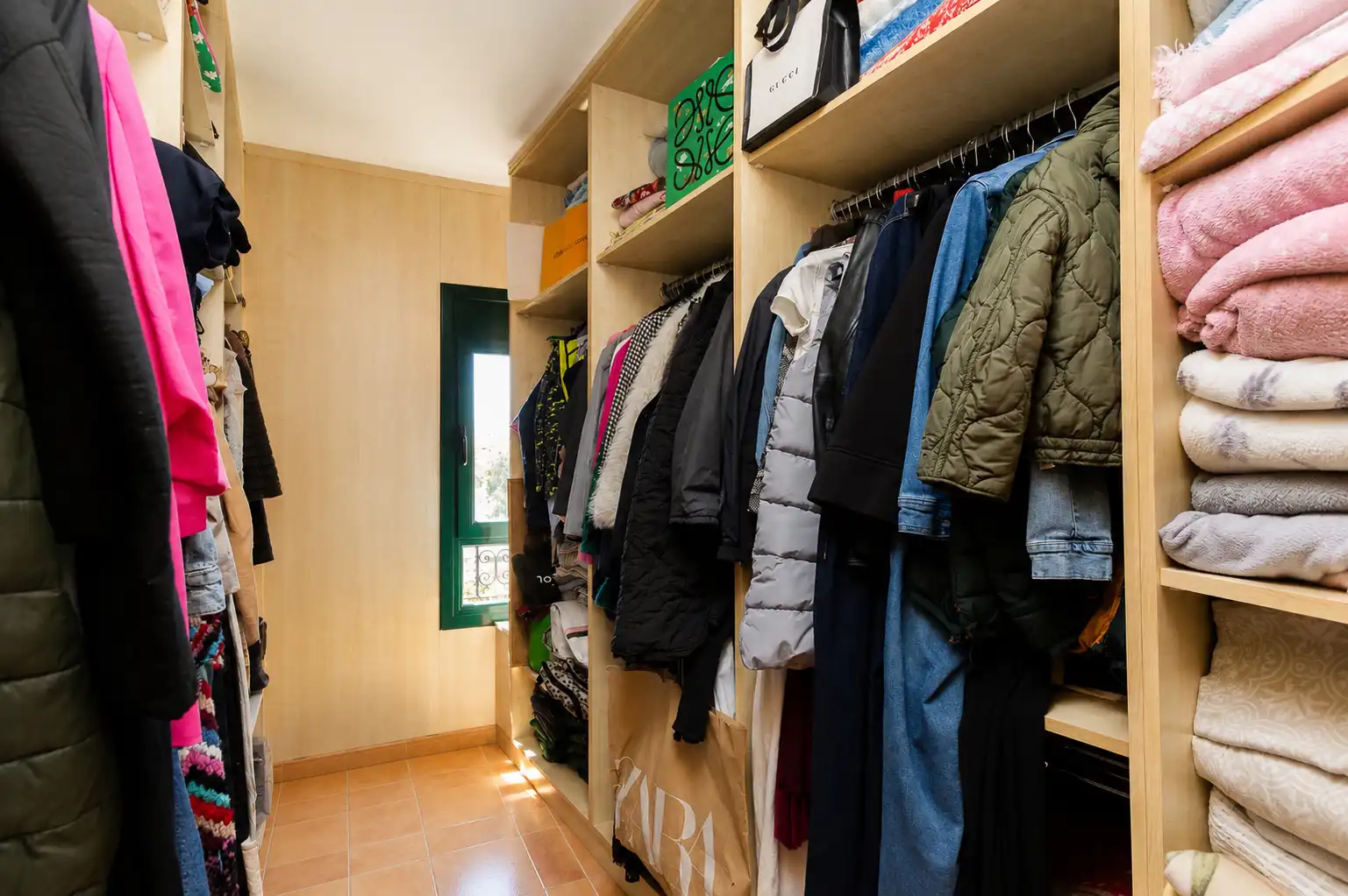 Schlafzimmer von Haus oder Chalet zum Verkauf in Castelldefels mit Klimaanlage, Heizung und Terrasse